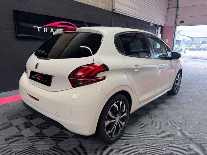Peugeot 208 1.2 PureTech 82ch BVM5 Style - Distribut Blanc de 2018