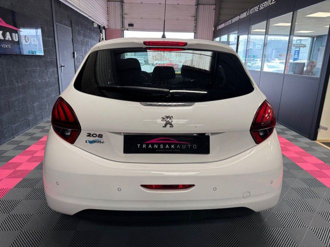 Peugeot 208 1.2 PureTech 82ch BVM5 Style - Distribut Blanc de 2018