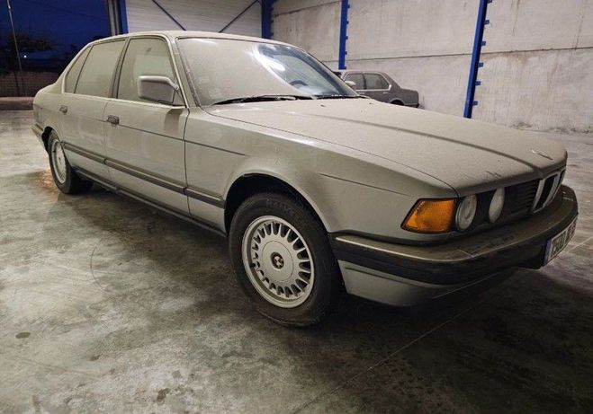 BMW Serie 7 (E32) 735IL 6 CYLINDRES BOITE AUTOMATIQU Gris de 1988