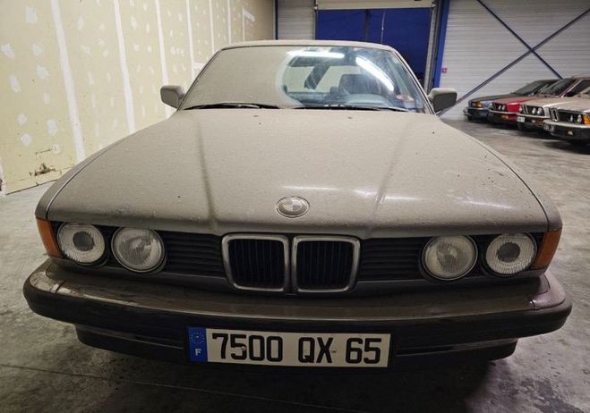 BMW Serie 7 (E32) 735IL 6 CYLINDRES BOITE AUTOMATIQU Gris de 1988