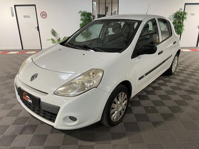 Renault Clio 3 (III) 75CH PHASE 2 - DISTRIBUTION NEUV Blanc M�tallis� de 2012