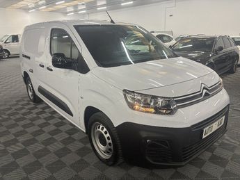  Voir d&eacute;tails -Citroen Berlingo FOURGON VAN XL 950KG BLUEHDI 100 SetS BV &agrave; Auxerre (89)