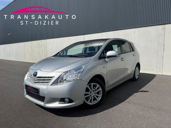  Voir d&eacute;tails -Toyota Verso 2.0 126 CV D-4D 5pl - Toit Panoramique / &agrave; Saint-Dizier (52)