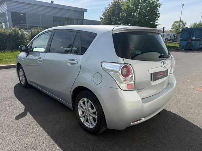 Toyota Verso 2.0 126 CV D-4D 5pl - Toit Panoramique / Gris de 2012