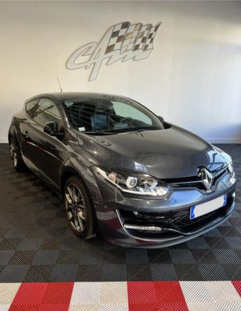  Voir d&eacute;tails -Renault Megane III COUPE 2.0T 275CH STOP&START RS E &agrave; Montceau-les-Mines (71)