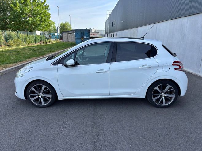 Peugeot 208 1.6l e-HDi 92cV BVM5 F�line - Toit Panor Blanc de 2014