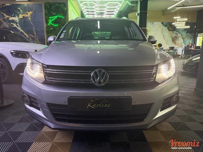 Volkswagen Tiguan 2.0 TDI 110 cv BLUEMOTION CARAT I TOIT O Gris de 2015
