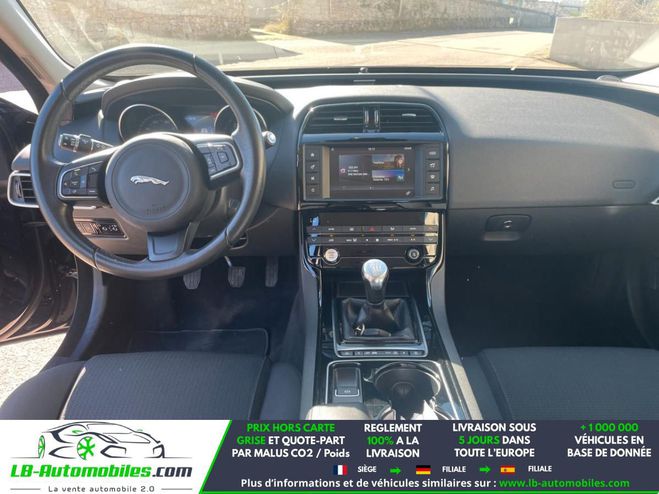 Jaguar XE 180 ch BVM Noir M�tallique de 2016