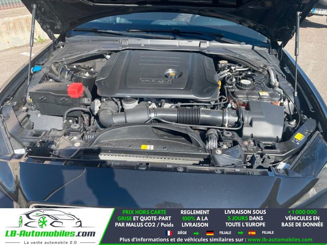 Jaguar XE 180 ch BVM Noir M�tallique de 2016