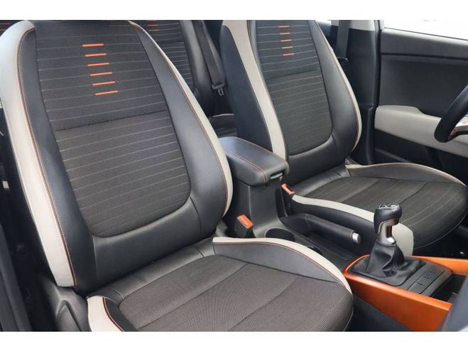 Kia Stonic 1.0 T-GDi 100 ch BVM6 GT Line gris de 2024