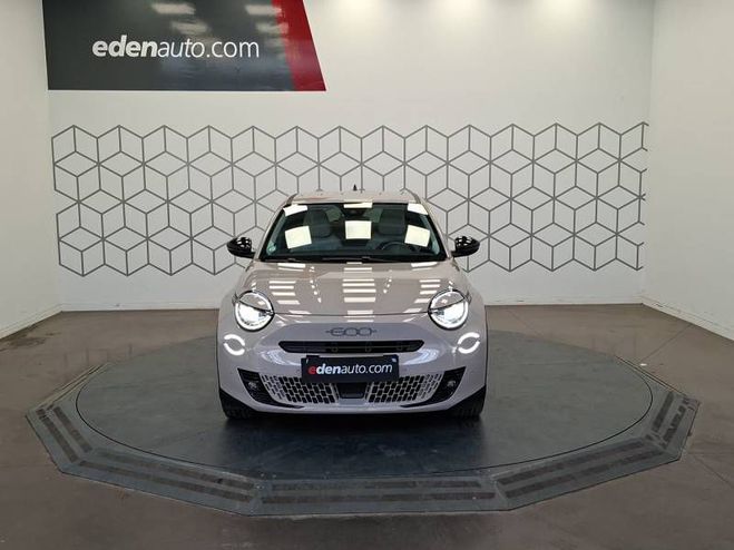 Fiat 600 600e 156 ch 54 kWh La Prima beige de 2024