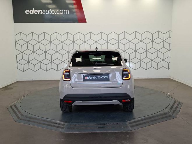 Fiat 600 600e 156 ch 54 kWh La Prima beige de 2024