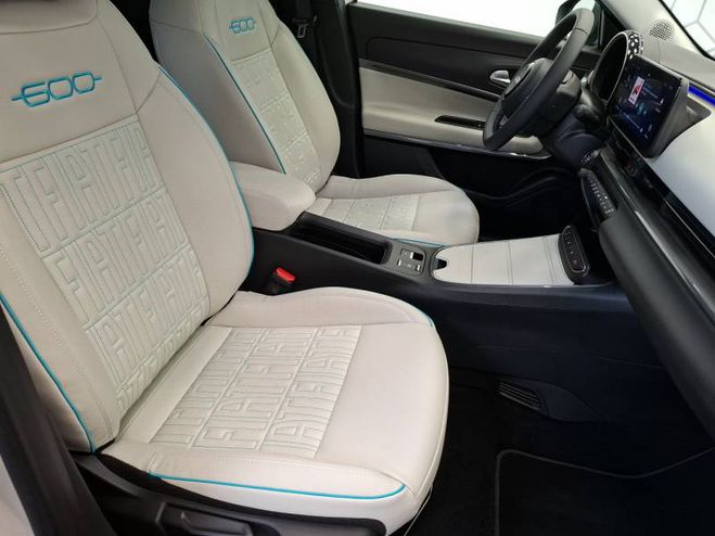 Fiat 600 600e 156 ch 54 kWh La Prima beige de 2024