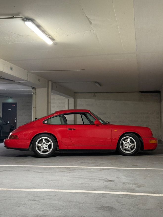 Porsche 911 carrera 4 rouge de 1991