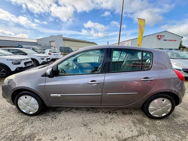 Renault Clio III EXPRESSION CLIM 1.5DCI 90 Gris M�tallis� de 2012
