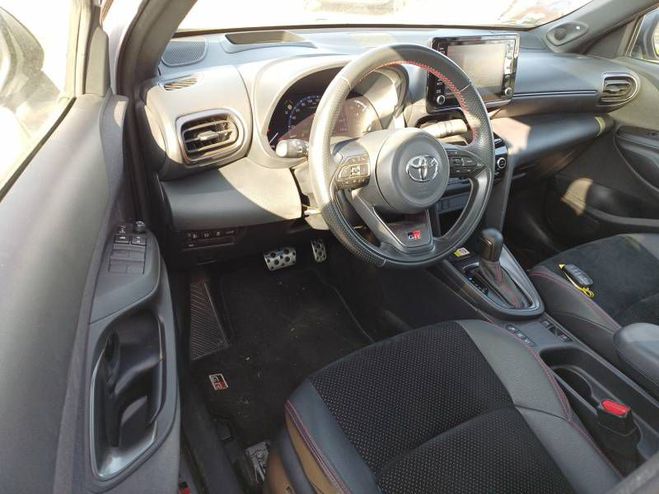 Toyota Yaris Cross Hybride 116h 2WD GR SPORT gris de 2022