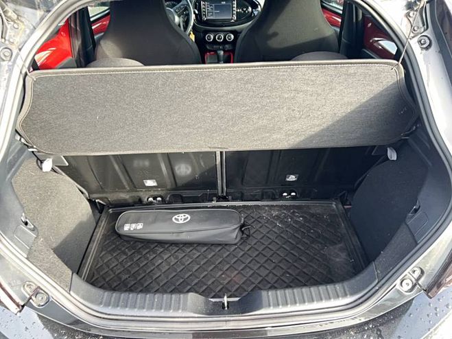Toyota Aygo 1.0 VVT-i 72 S-CVT Design rouge de 2023