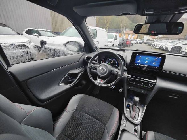 Toyota Yaris Cross Hybride 116h 2WD GR SPORT gris de 2023