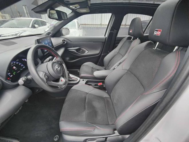 Toyota Yaris Cross Hybride 116h 2WD GR SPORT gris de 2023