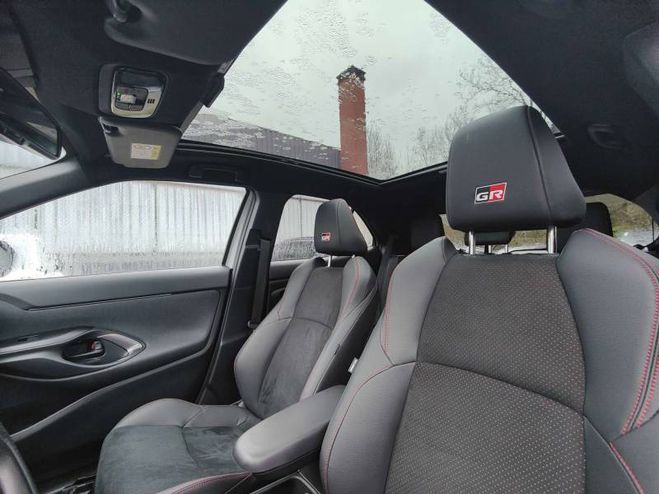 Toyota Yaris Cross Hybride 116h 2WD GR SPORT gris de 2023