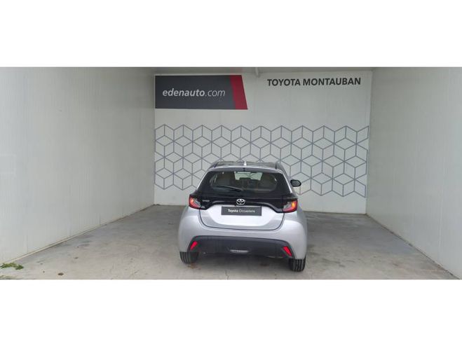 Toyota Yaris 120 VVT-i Dynamic gris de 2024