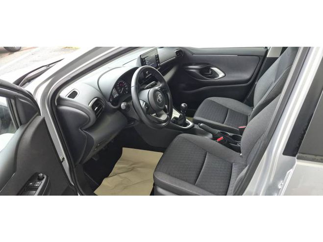 Toyota Yaris 120 VVT-i Dynamic gris de 2024