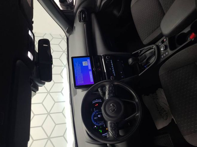 Toyota Yaris Cross Hybride 130h AWD-i Design gris de 2024
