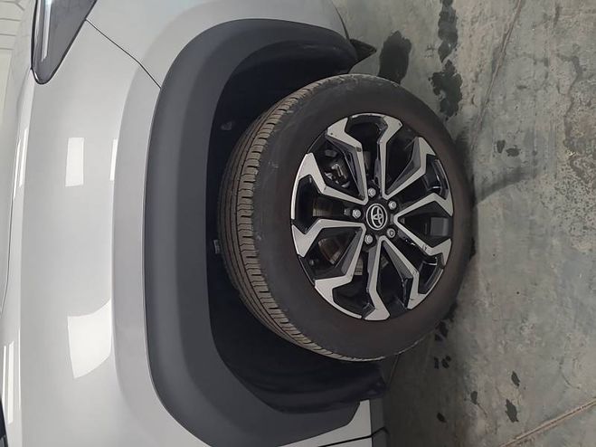 Toyota Yaris Cross Hybride 130h AWD-i Design gris de 2024