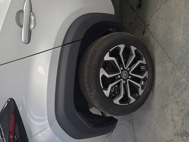 Toyota Yaris Cross Hybride 130h AWD-i Design gris de 2024