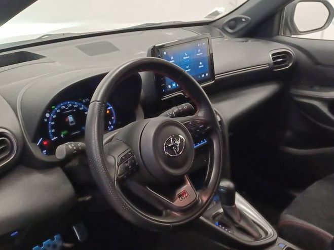 Toyota Yaris Cross Hybride 116h 2WD GR SPORT blanc de 2023