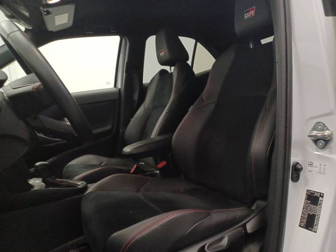 Toyota Yaris Cross Hybride 116h 2WD GR SPORT blanc de 2023