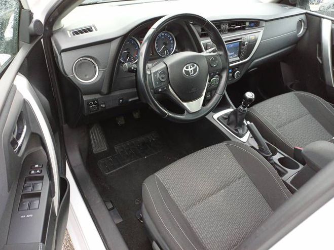 Toyota Auris 124 D-4D SkyBlue blanc de 2015
