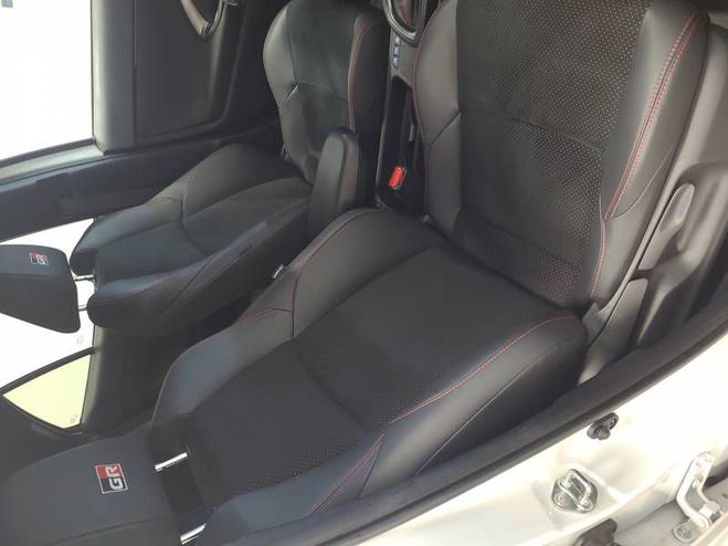 Toyota Yaris Cross Hybride 116h 2WD GR SPORT blanc de 2024