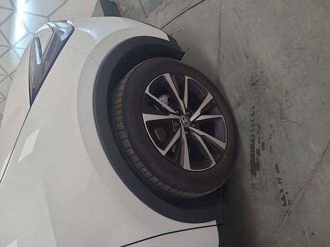 Toyota C HR Hybride 200 Design blanc de 2025