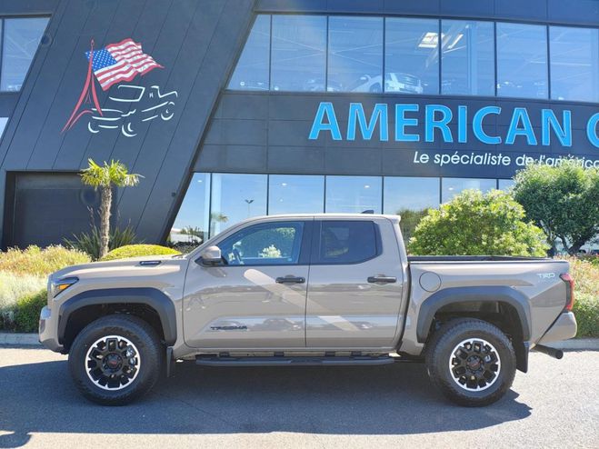 Toyota Tacoma TRD OFF ROAD PREMIUM MARRON de 2026