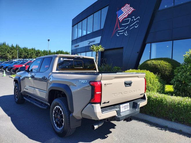 Toyota Tacoma TRD OFF ROAD PREMIUM MARRON de 2026