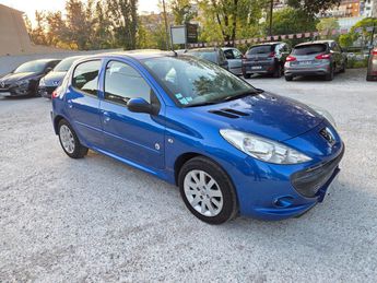 Voir d&eacute;tails -Peugeot 206 Generation 1.4 HDi &agrave;  Les Pennes-Mirabeau (13)