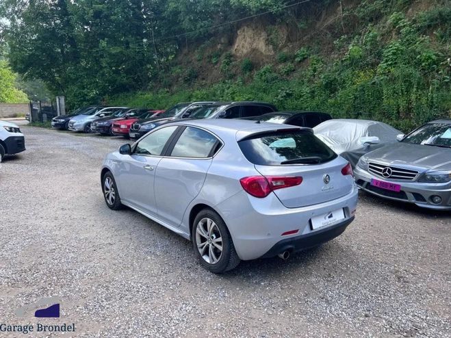 Alfa romeo Giulietta 1.6 JTDM 105cv Distinctive 3�me Main Gris de 2014