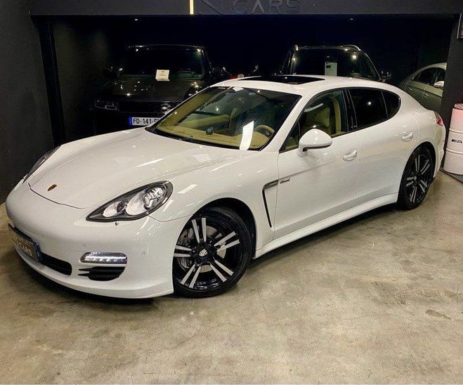 Porsche Panamera 3.0 L V6 250 ch  de 2012