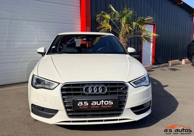 Audi A3 S-Line 1.6 TDI 105 CV jante rotor carnet Blanc de 2013