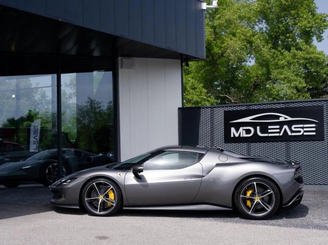 Ferrari 296 GTB 3.0 Turbo V6 Hybride 830 ch - Leasing 29 Gris de 2023