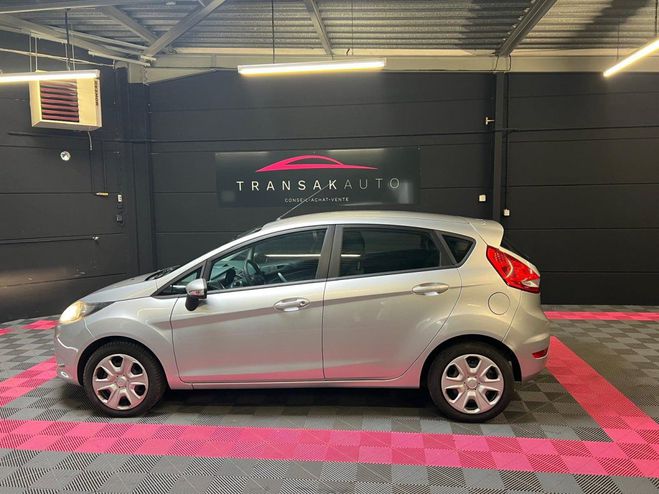 Ford Fiesta 1.4 TDCi 68 Trend / KIT DISTRIBUTION NEU Gris de 2009