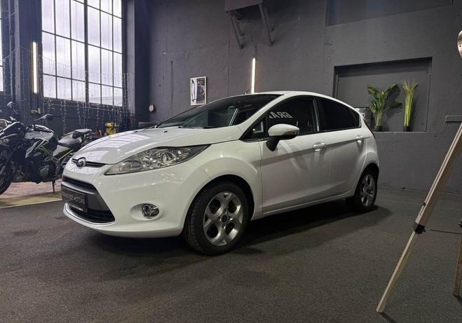 Ford Fiesta 1.6 TDCi FAP 95 Titanium Blanc de 2010