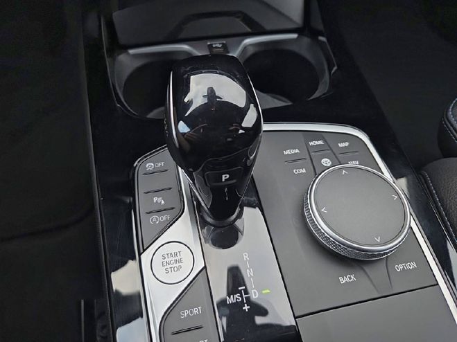 BMW Serie 1 118i 136 ch DKG7 M Sport 5p SKYSCRAPER GRAU METALLIC de 2022