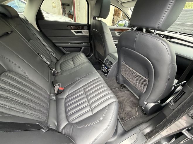 Jaguar XF V6 3.0 D 300CH PORTFOLIO BVA GRIS de 2016