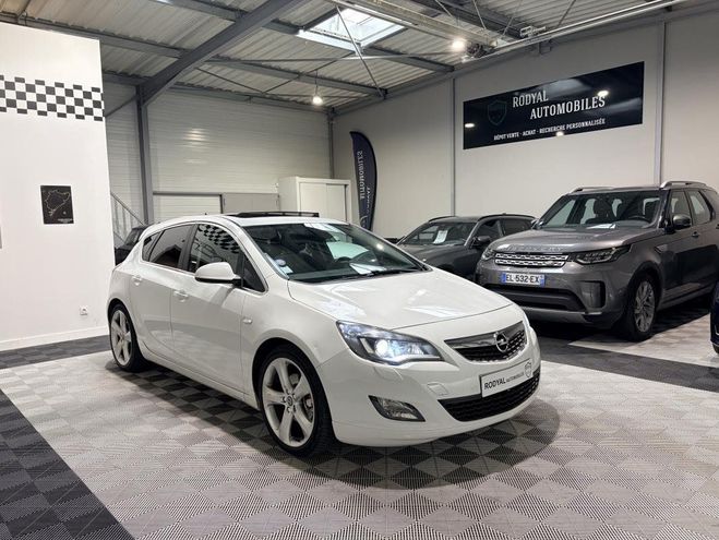 Opel Astra J Hatchback (F68) 1.6 i Turbo 16V 180 cv  de 2010