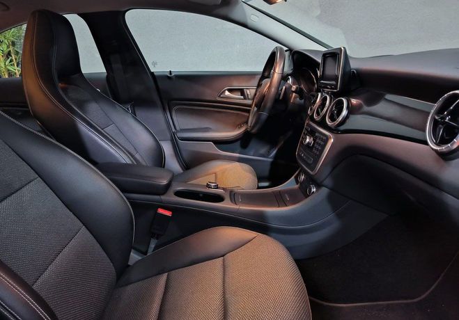 Mercedes Classe CLA Classe 180 Inspiration 122cv R�vis�e et  Gris de 2014