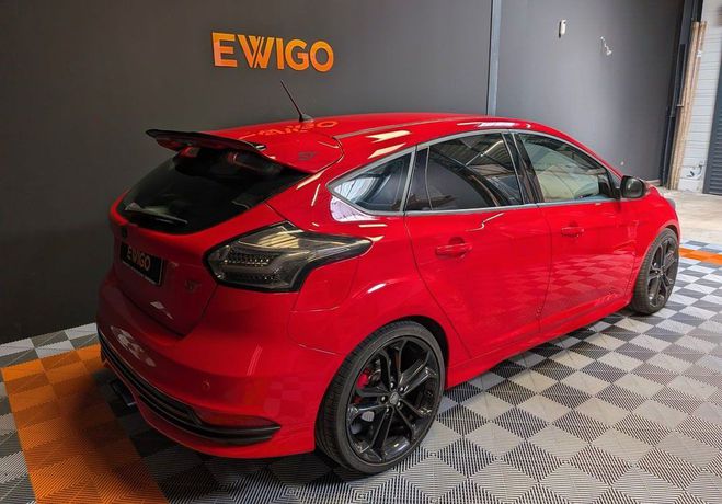 Ford Focus 2.0 ecoboost 250 st start-stop Rouge de 2016
