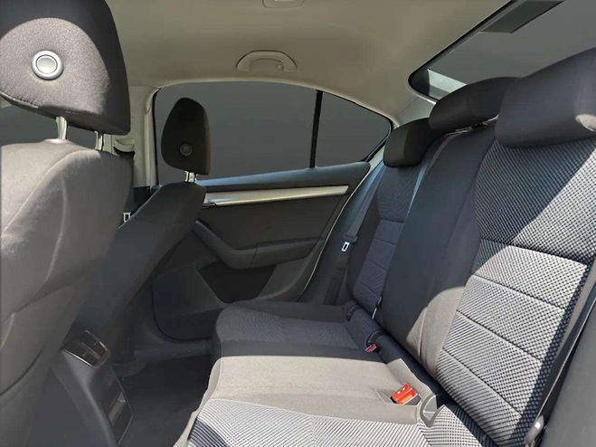 Skoda Octavia 2.0 TDI 150CH CR FAP GREEN TEC BUSINESS  BLANC de 2015