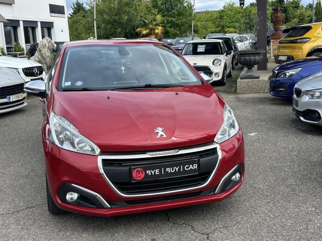 Peugeot 208 1.2i - 82 Style - GARANTIE 12 MOIS ROUGE FONCE de 2017